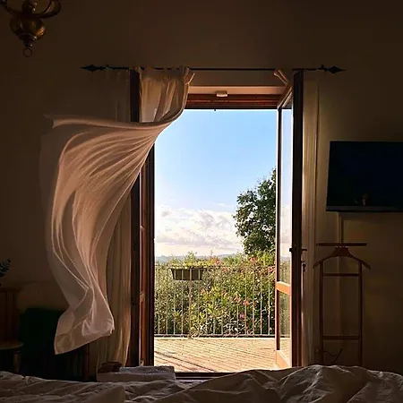 Bed and breakfast Casal Di Peppe 4*